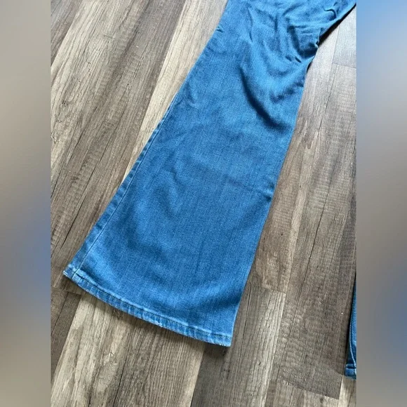 Levi’s Woman’s Medium Wash Sturdy Western Distressed 726 Flare Jeans Size 32 - Picture 11 of 12